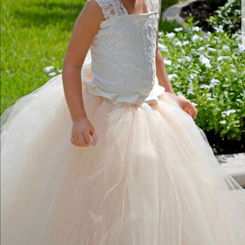 Flower Girl dress / Girls Dress size 4-6.